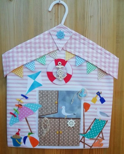Patchwork quilting beach hut - /,